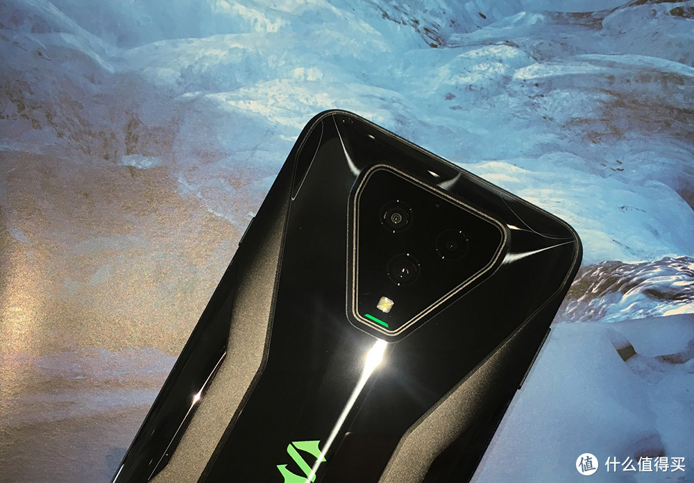 腾讯黑鲨游戏手机3体验：最强配置硬核升级 5G时代游戏战机