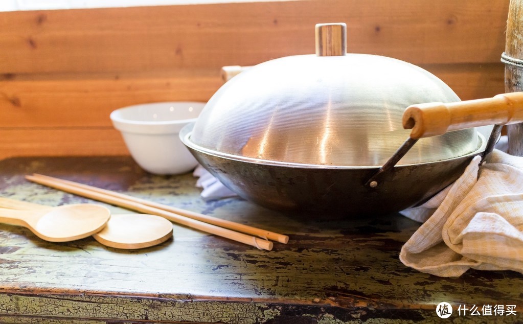 铁锅怎么开锅？选对方法是关键，生铁熟铁做法各不同，整明再白动手