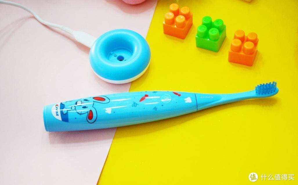 这种刷牙方式太有趣了，佳洁士Crest S7000K儿童智能电动牙刷，刷牙也要100分