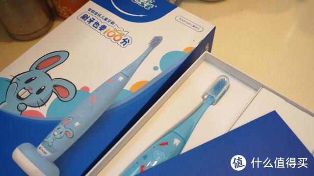 儿童牙刷亲测：宝宝牙齿问题多，佳洁士S7000K儿童智能声波电动牙刷来帮忙