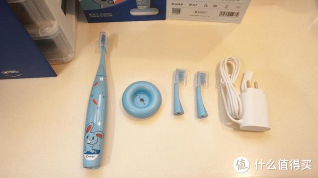 儿童牙刷亲测：宝宝牙齿问题多，佳洁士S7000K儿童智能声波电动牙刷来帮忙