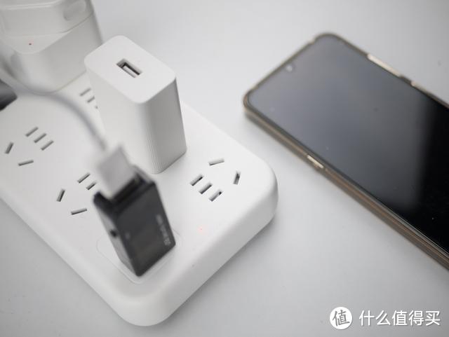 7孔位+双USB，性价比颠覆你的认知，打造完美桌面的第一步