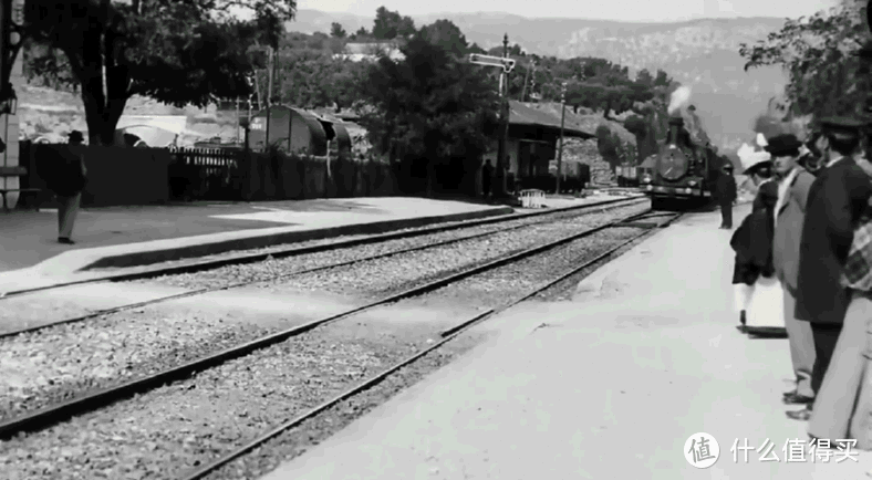 电影《火车进站》（1896）片段