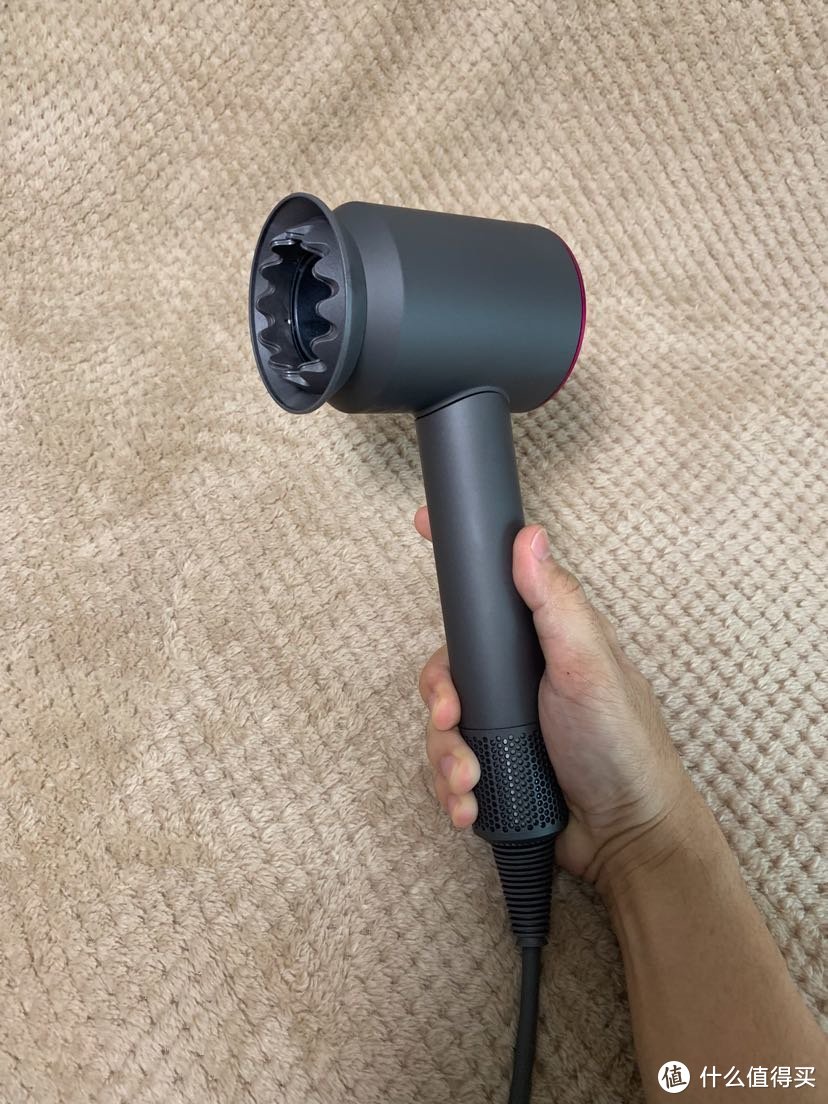 女神节送媳妇儿一样经济实用的小礼物，Dyson HD03吹风机是个很不错的选择