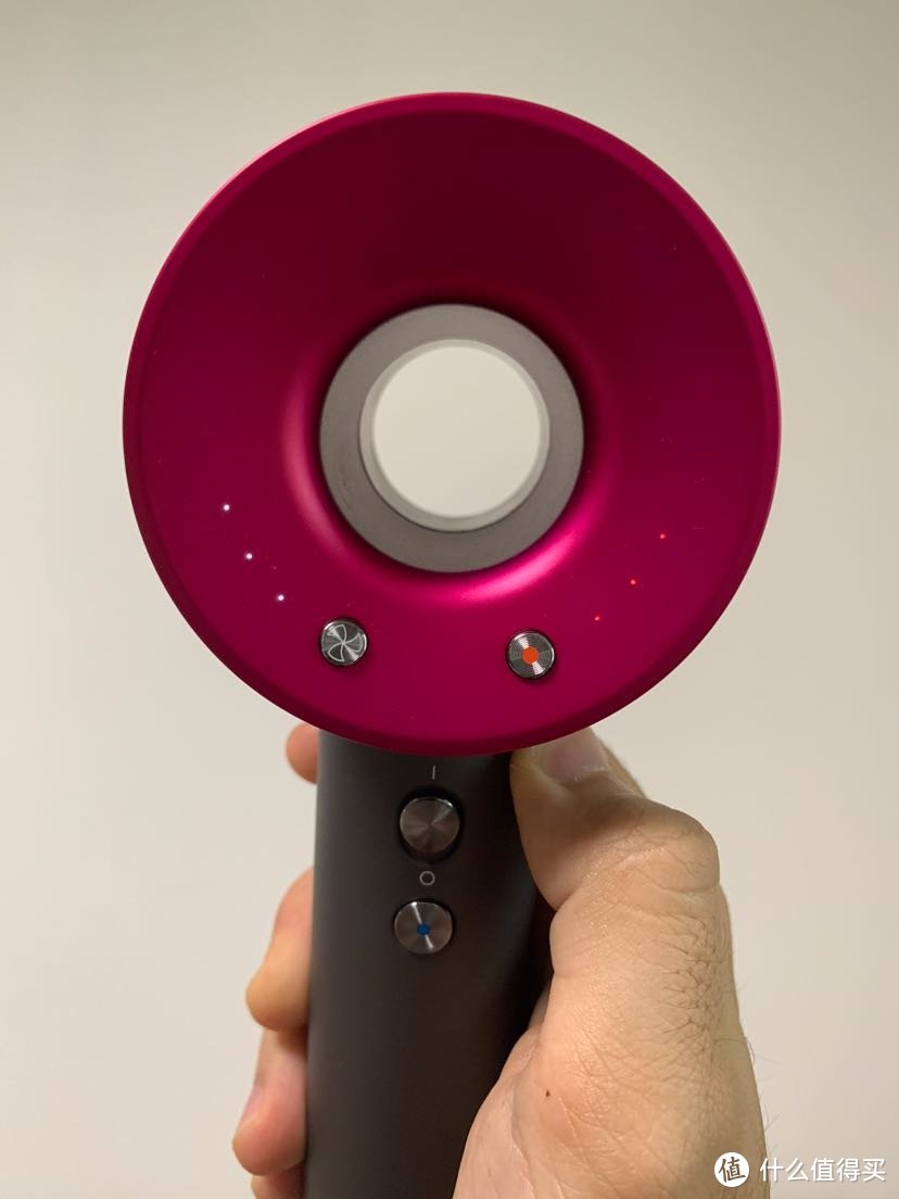 女神节送媳妇儿一样经济实用的小礼物，Dyson HD03吹风机是个很不错的选择