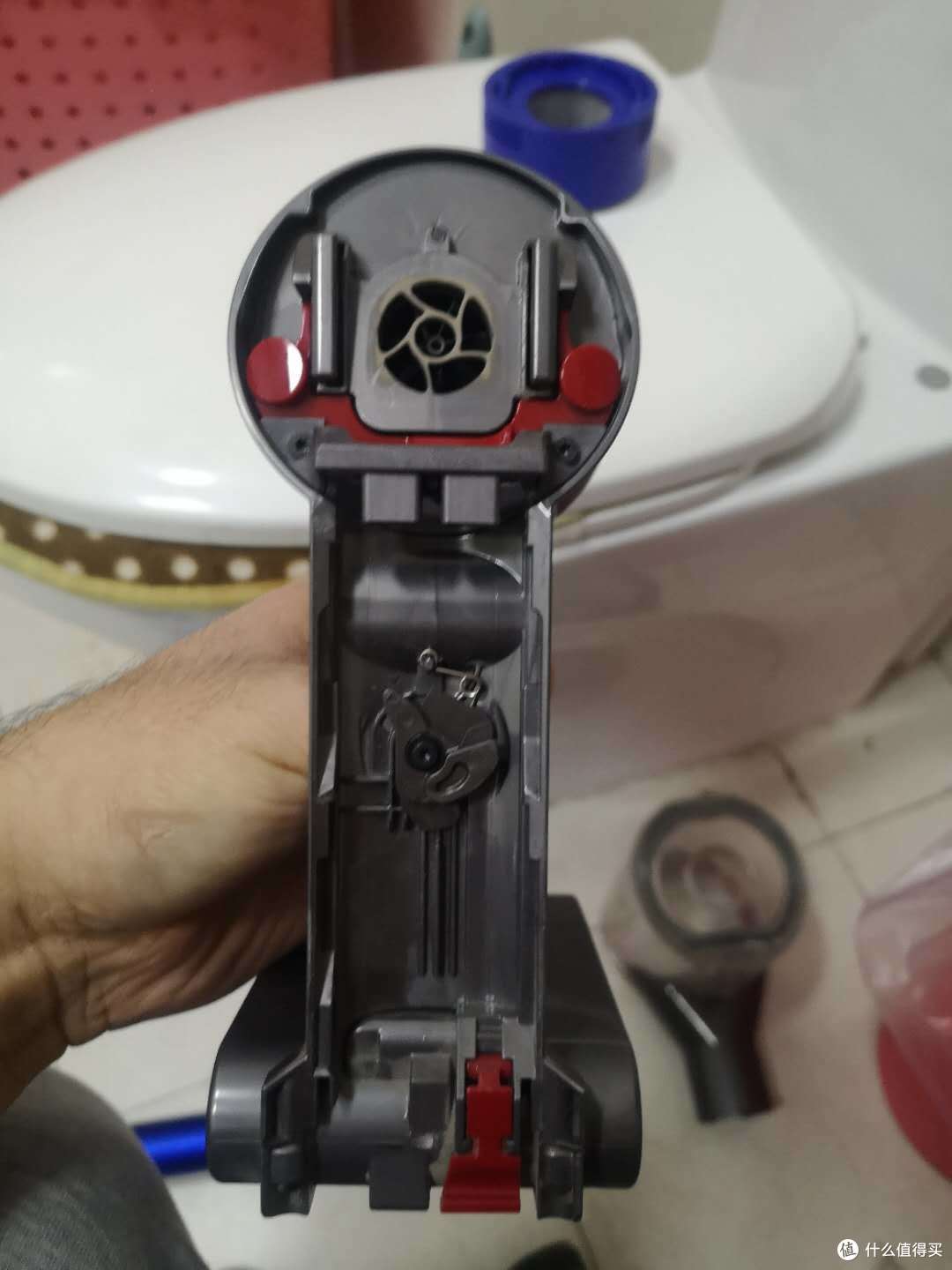 戴森v7主机简单拆卸主力机头粗清洗