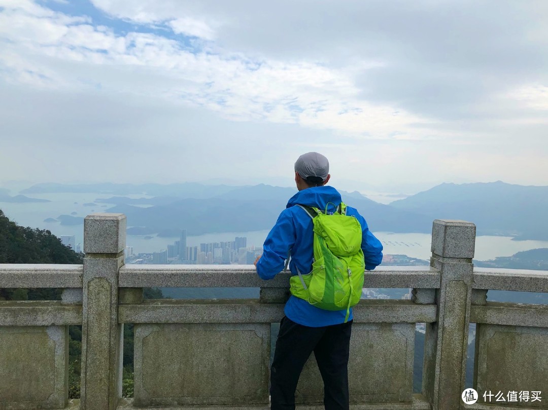 在好汉坡眺望盐田港