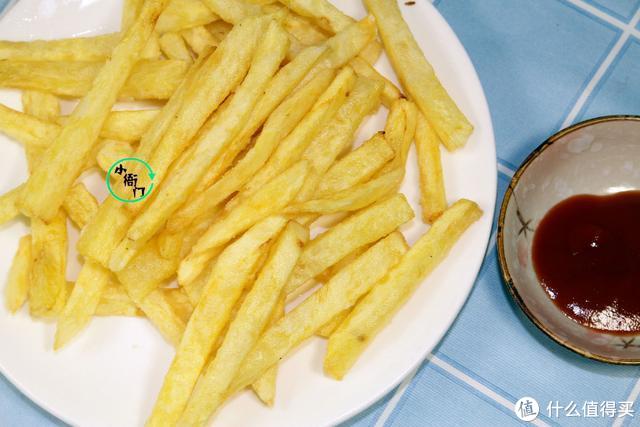 今天在家做孩子爱吃的薯条，一大盘成本只要2块钱，真心实惠！