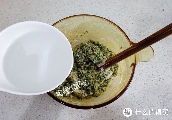 这菜很多人不爱吃，但是知道它的功效后都抢着吃，这么做外焦里嫩