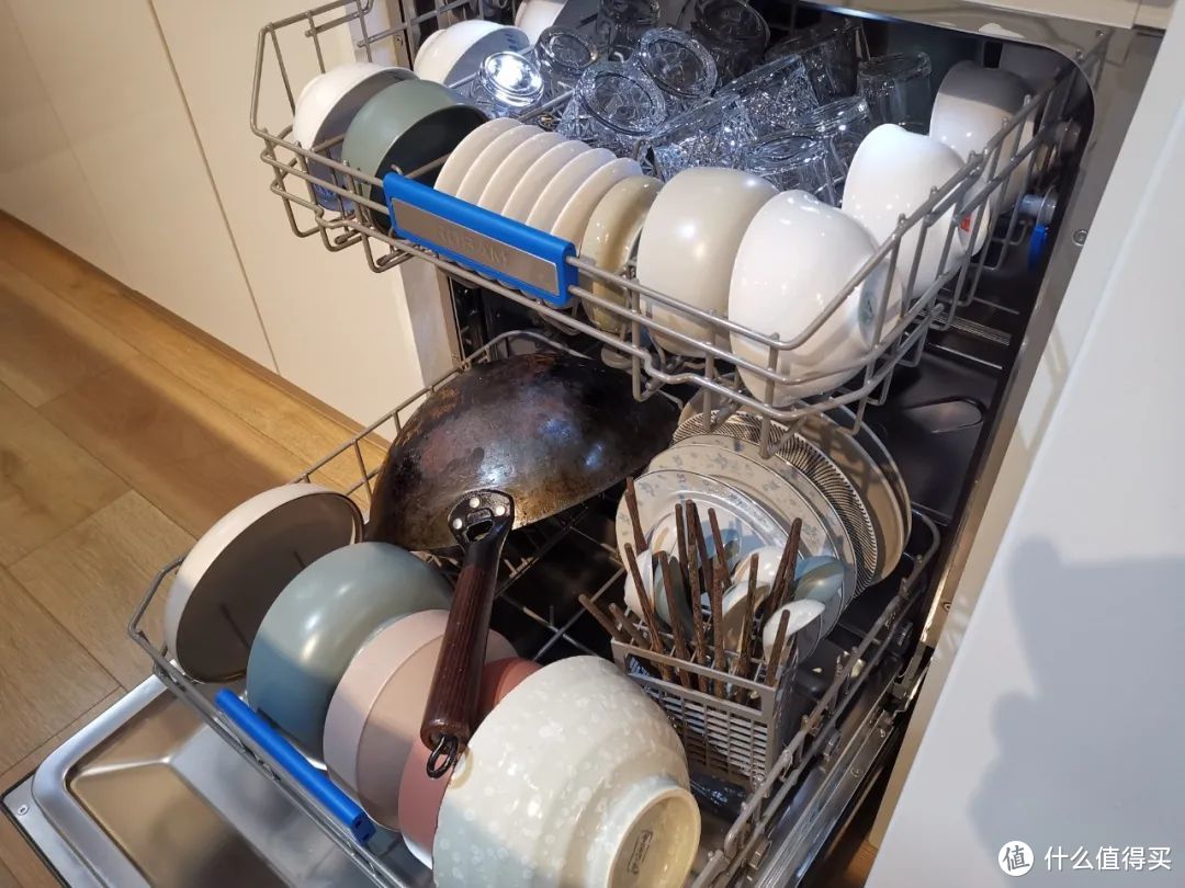 餐具消毒，果断选择洗碗机，洗的干净高温消毒！