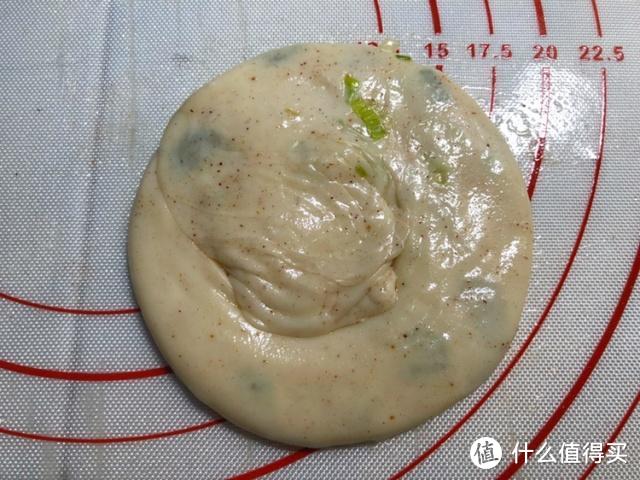 1分钟就能学会的葱油饼，不揉面，不醒面，做法用料超简单