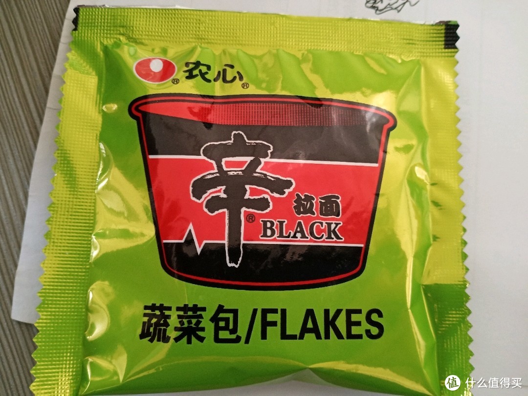 因为这个面比较高级，内部真有"货"的辛拉面black杯面午餐试吃小结