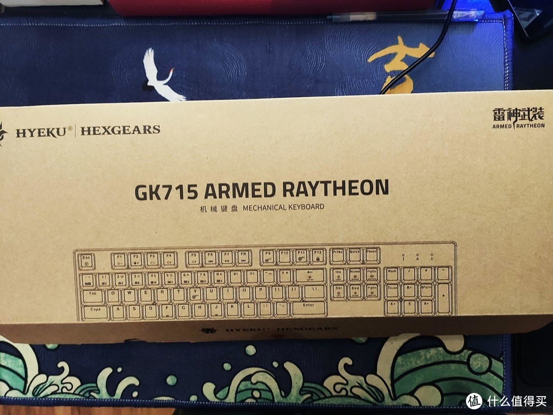 最近比较喜欢的一款键盘：凯华BOX白轴的黑峡谷715
