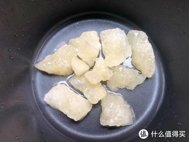 自制草莓酱，纯天然零添加，酸甜可口宜保存，孩子特喜欢