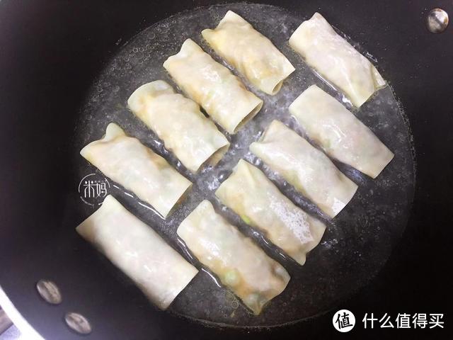 最近孩子迷上这美味，卷一卷5分钟出一锅，一口一个真过瘾，好吃