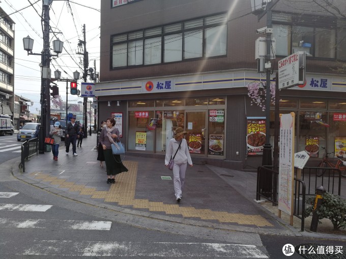 去日本穷游吃什么好呢?看这一篇可能会帮助到你—日本连锁快餐店吉野家、食其家、松屋横向比较