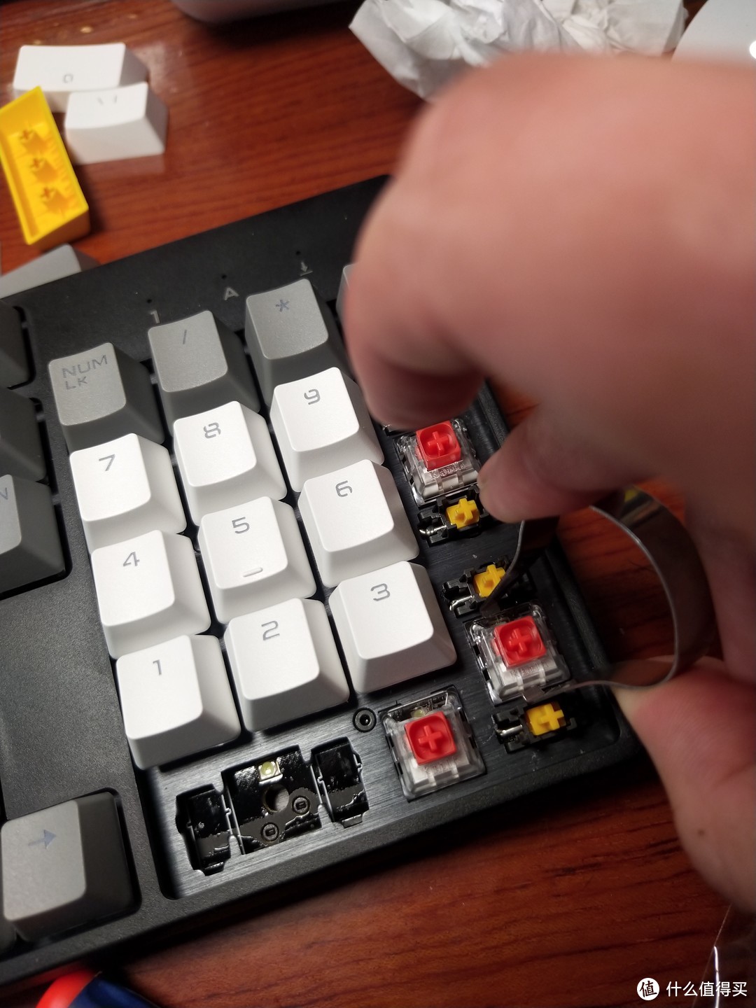 我的第一把机械键盘——黑峡谷gk715改造记（凯华box红轴）