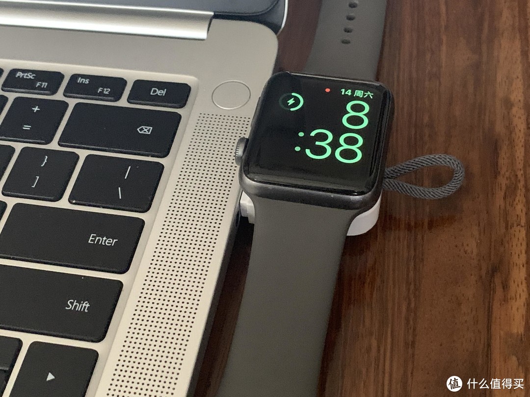 好用又便宜，便携性又好的Apple Watch S3 苹果手表USB无线充电器，2.5W功率！