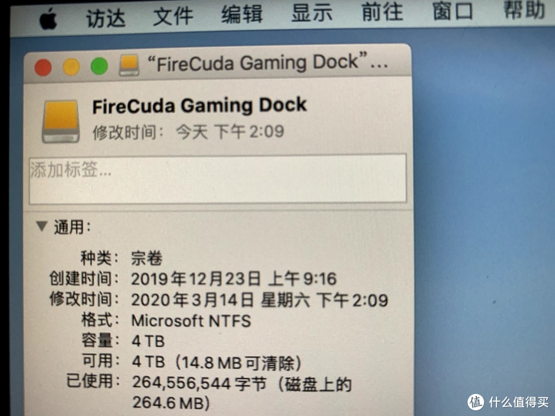 默认NTFS格式，很多移动硬盘现在更多设置为exFAT格式，就为了PC、MAC通用