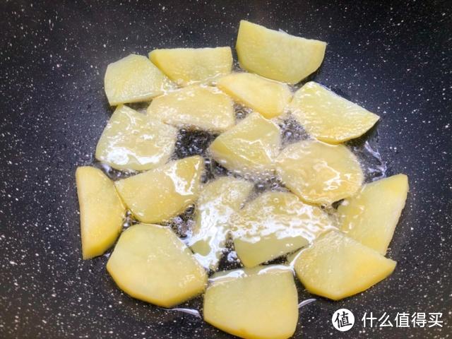 土豆最好吃的做法，香辣美味，好吃到舔盘，做法用料超简单