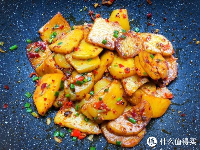 土豆最好吃的做法，香辣美味，好吃到舔盘，做法用料超简单