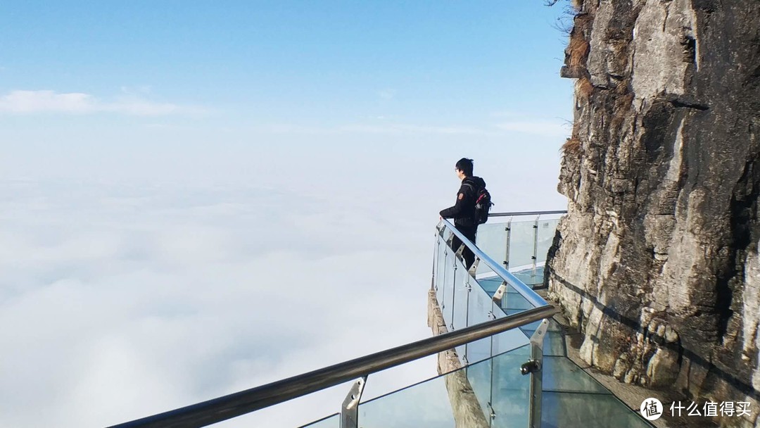 天门山上视野普遍很开阔，没什么遮挡物