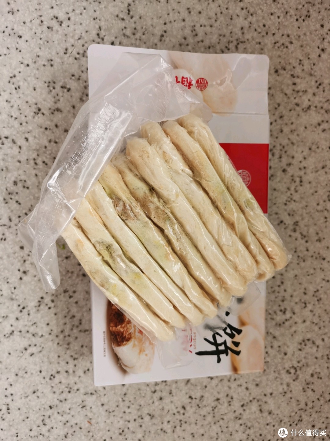 真空包装，牛舌饼一个个整齐的摆放在一起