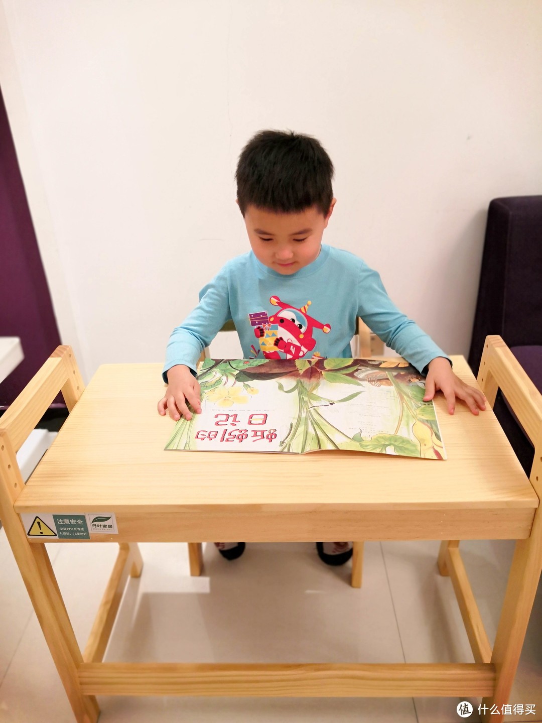 超长假期在家学习，送孩子一套简约原木儿童课桌椅，打造一个基本学习环境