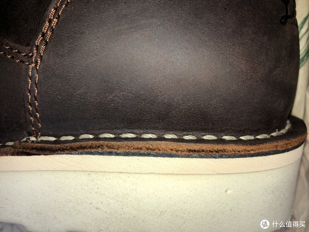 鞋跟部分有一圈黑色的垫层，53009的没有这个，Stitch Down工艺吗？
