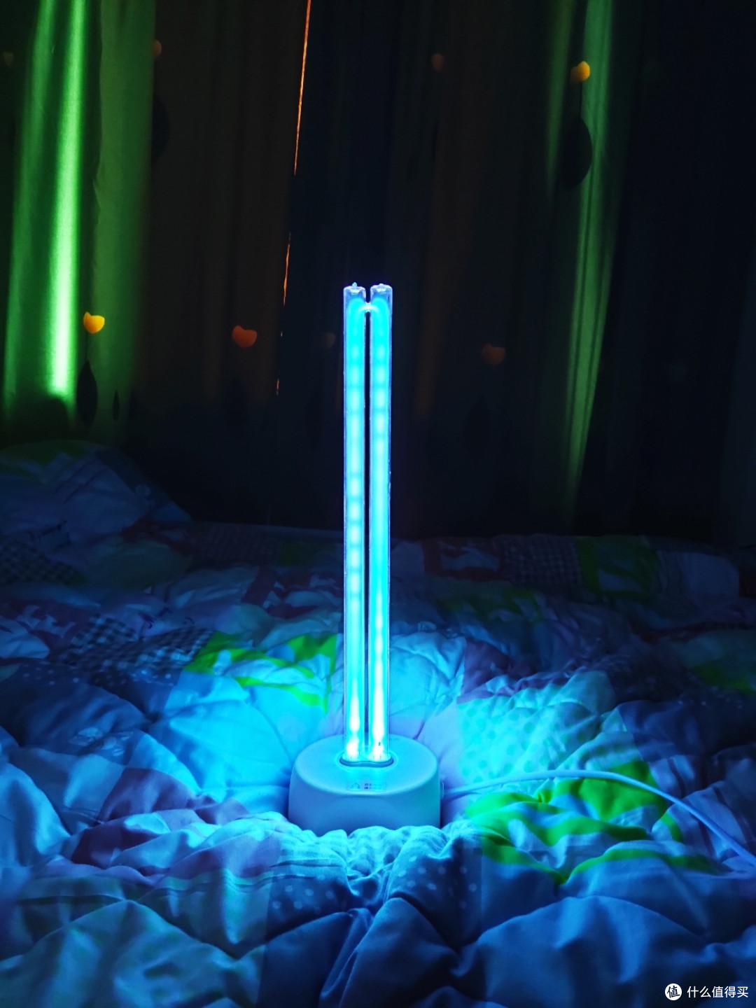 使用感受:华艺这款消毒灯采用紫外线臭氧双消毒,360°光照消毒,38w大