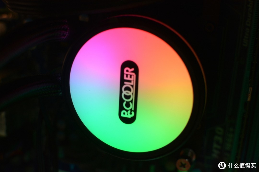 CPU通吃，1680万色ARGB全面屏灯效！超频三CX240水冷散热器深度体验