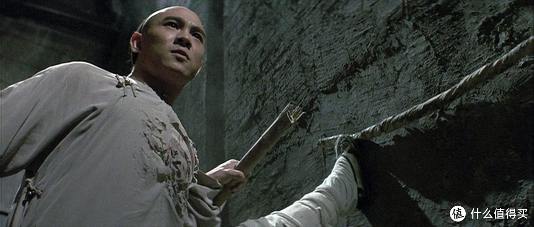 精彩对决(李连杰vs甄子丹)看点2:特殊场景(巷战),招式(布棍,四合棍法