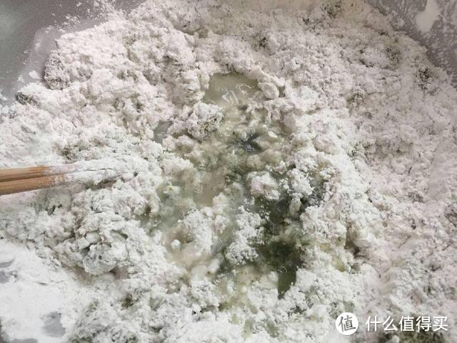 这种野菜做的青团糕点，做好一下子可以吃4-5个