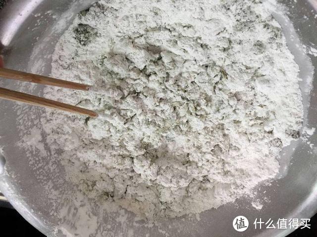 这种野菜做的青团糕点，做好一下子可以吃4-5个