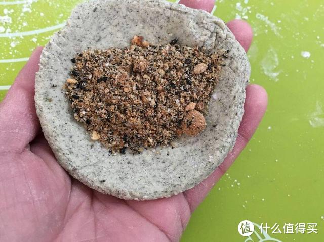 这种野菜做的青团糕点，做好一下子可以吃4-5个