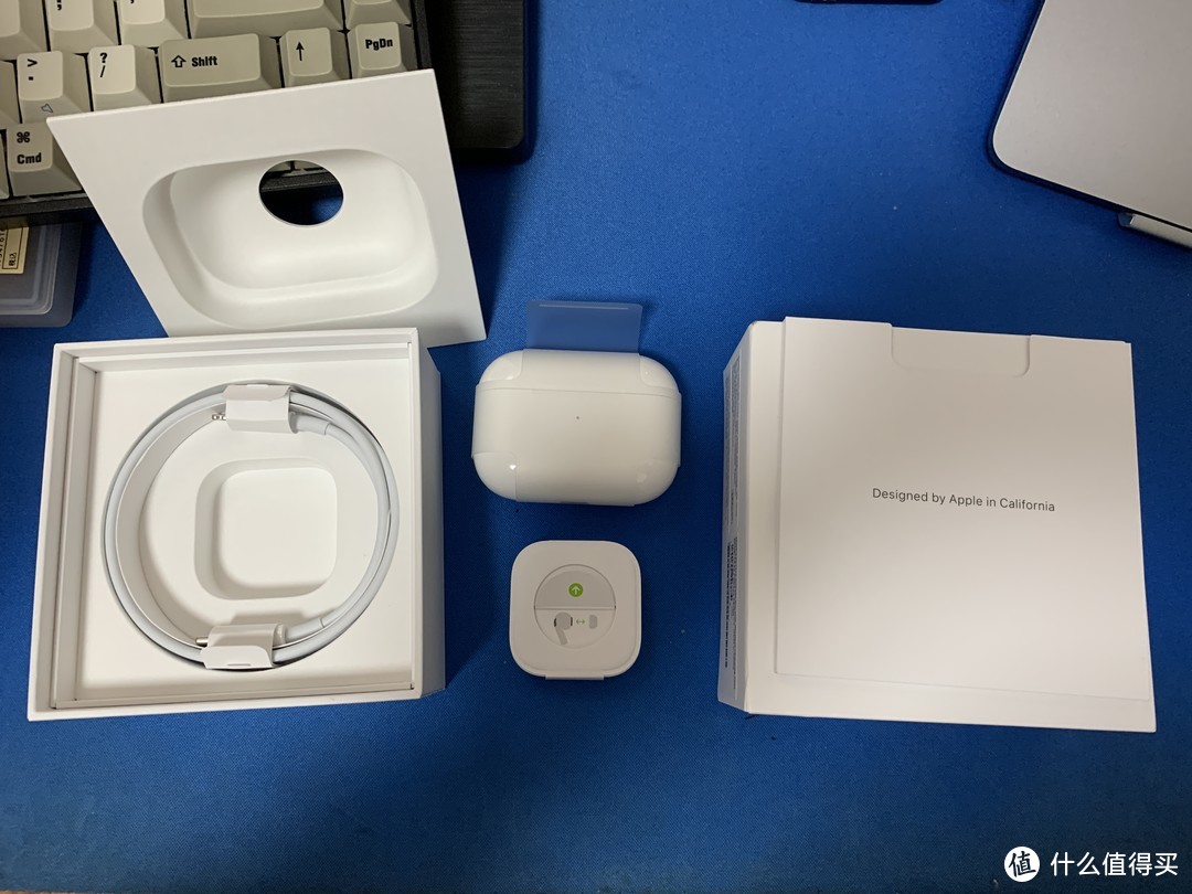 包裝盒還是熟悉的apple簡潔風設計,表面浮雕airpodspro圖案十分有質感