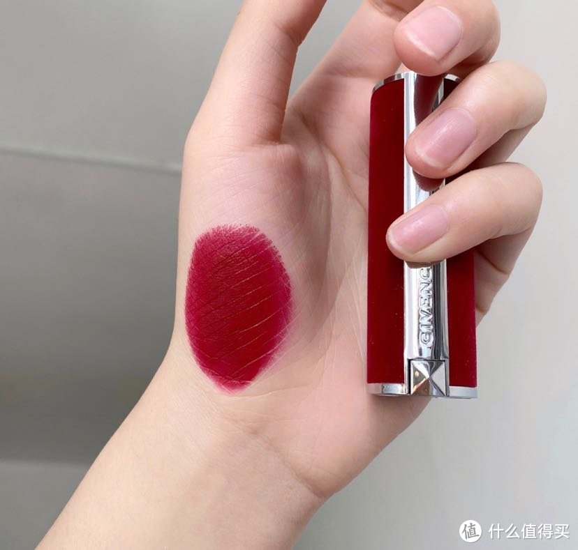 纪梵希💄很经典的玫调酒红色🍷