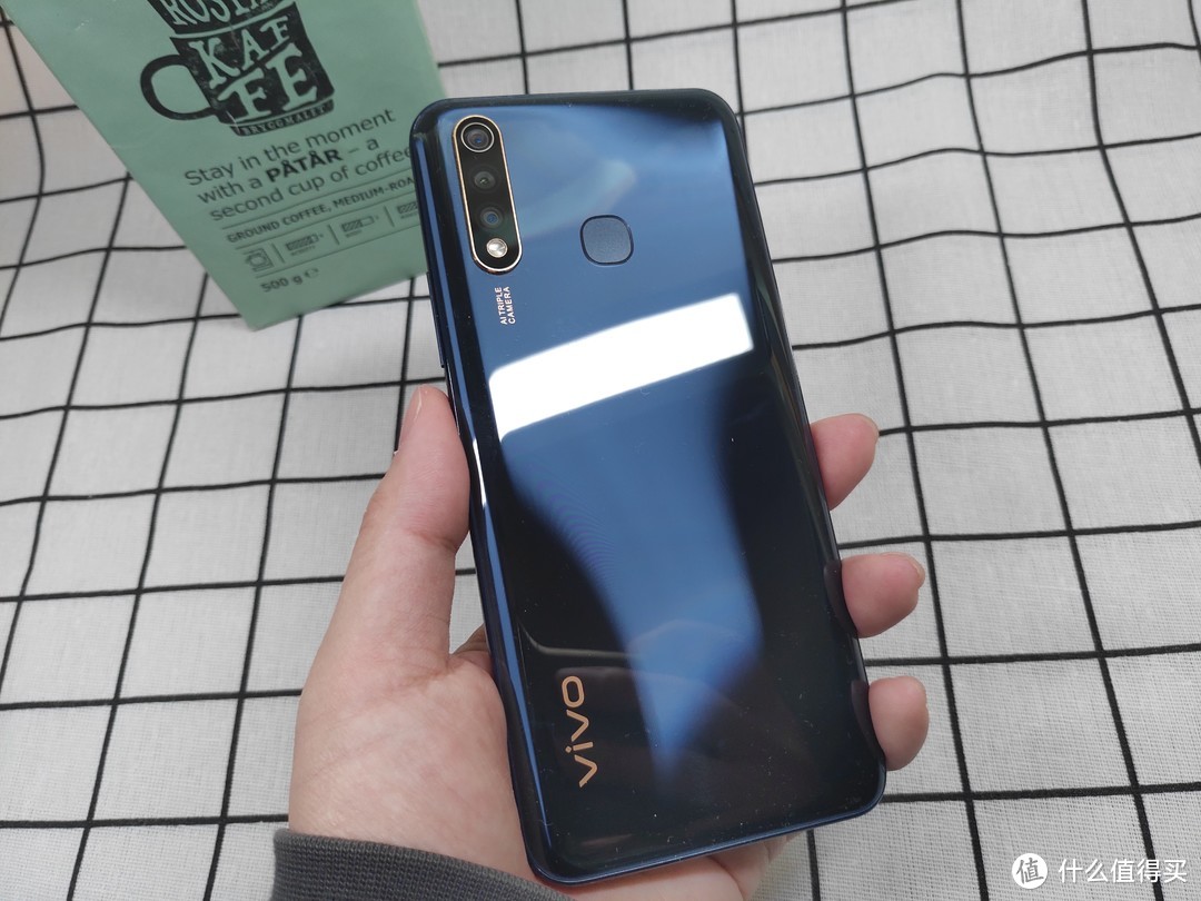 不懂手机的老爸，在线下买了一款值得买好价从未推送过的手机——vivo Z5i的优点和槽点。