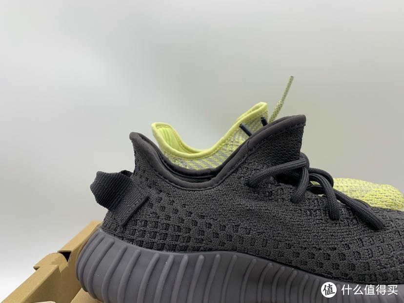 阿迪小程序首次中鞋 Yeezy 350v2黑生胶简单开箱