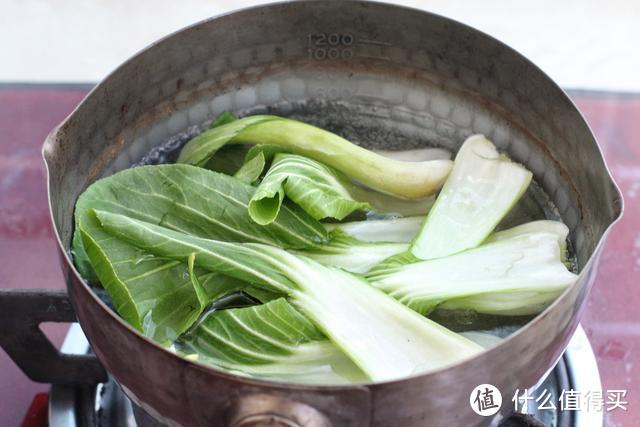 一个鸡腿、一把香菇做成卤汁，嫩滑鲜美香喷喷，拌面条能吃两大碗