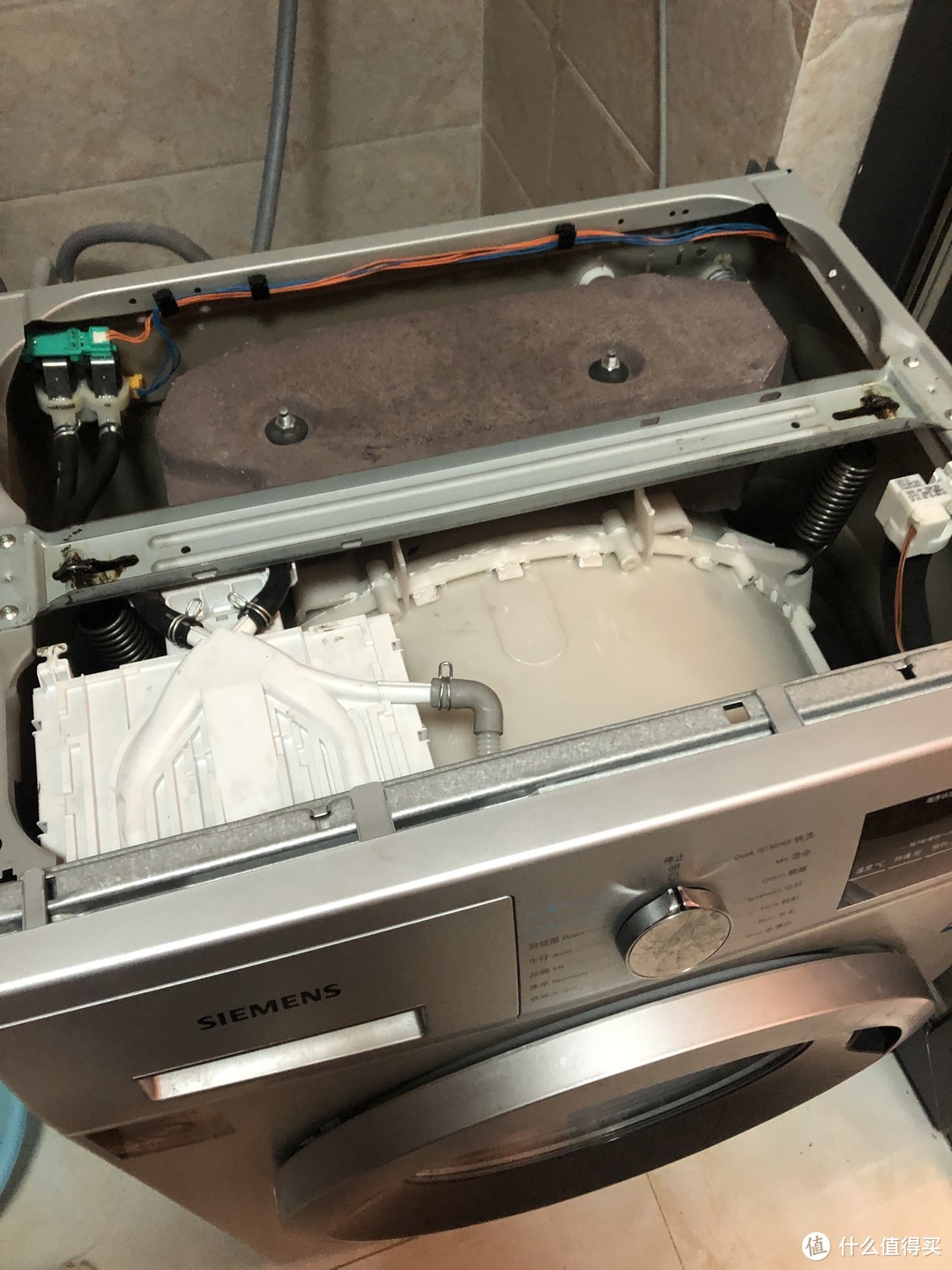 西门子滚筒洗衣机拆解详细，型号IQ300。8kg。老婆说我拆了也安装不上或者装上也有问题表示不服