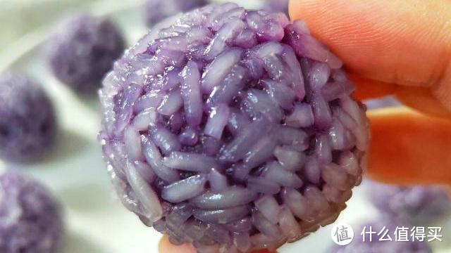 紫薯不要再蒸着吃了，揉一揉，蒸一蒸，软糯香甜，越吃越想吃！