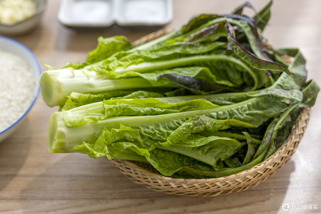 单说里头的青菜,有用上海青,也有用荠菜芥菜的.