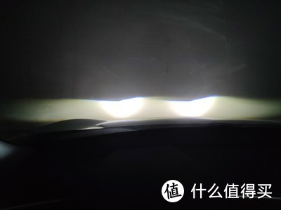 有热管的灯小亮单面发光LED大灯T1测评