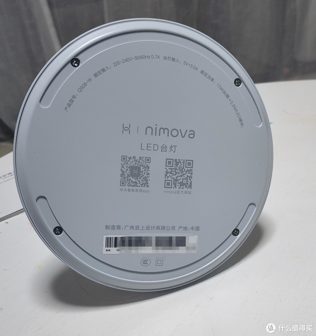 外观精致、功能全面的nimova 智能护眼台灯Pro
