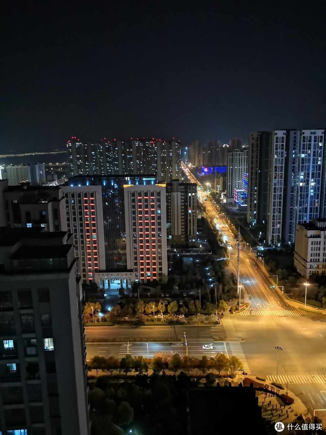 mate10Pro（AI识别夜景，5秒成像）