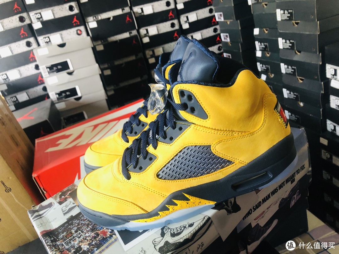 他才不是小东京，请叫他AIR JORDAN 5 密西根