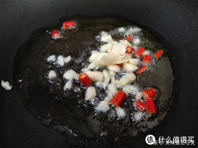 这美食吃过的人不多，北方更是少见，酸爽开胃特下饭