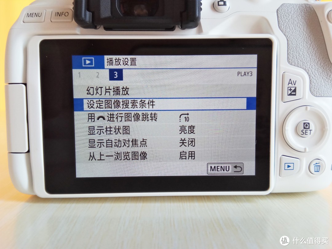 适合自拍且兼顾续航的佳能EOS 200D Mark II单反相机