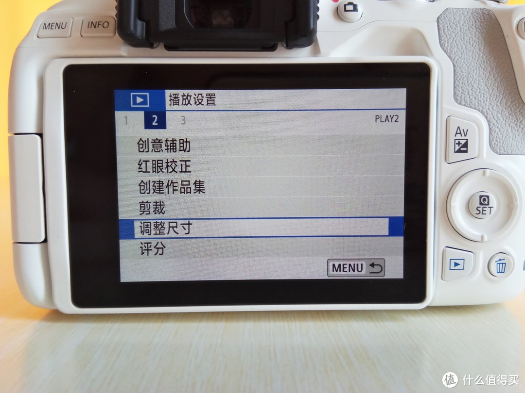 适合自拍且兼顾续航的佳能EOS 200D Mark II单反相机